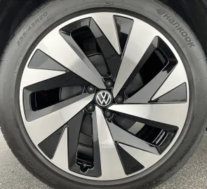 Car image 38