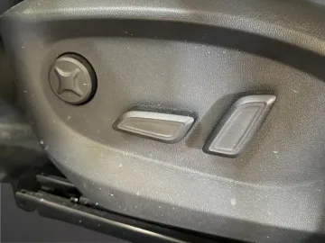 Car image 32