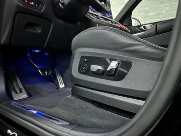 Car image 36