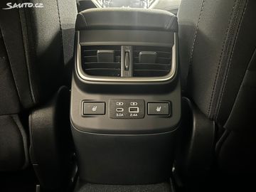 Car image 32