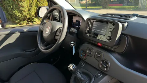 Car image 19