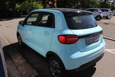 Car image 4