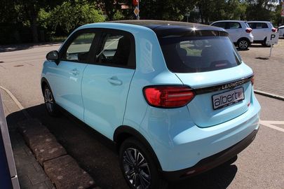 Car image 4