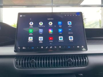 Car image 24