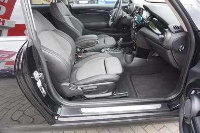 Car image 29