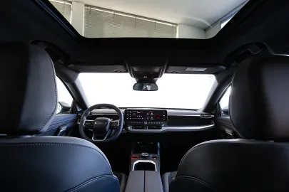 Car image 15