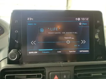 Car image 26