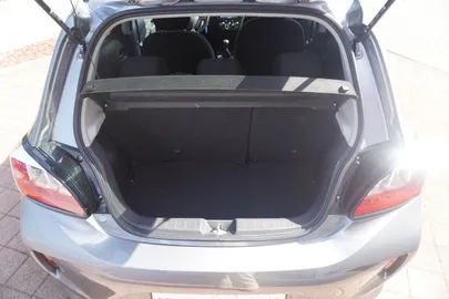 Car image 33