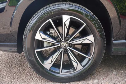 Car image 40