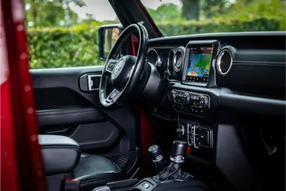 Car image 30