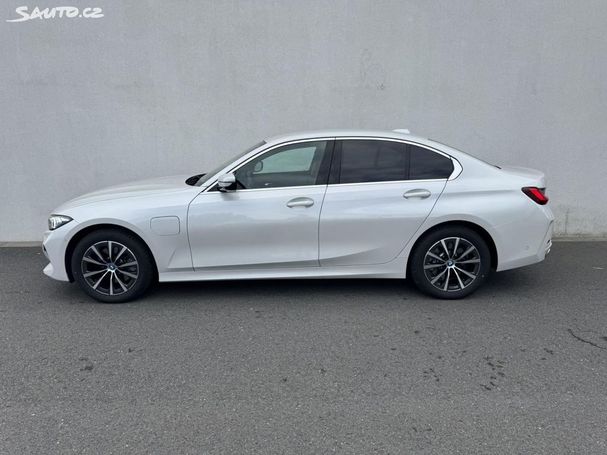 BMW 330e xDrive 215 kW image number 3