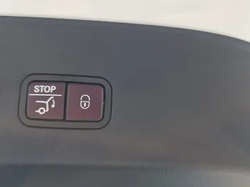 Car image 32