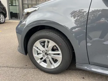 Car image 9