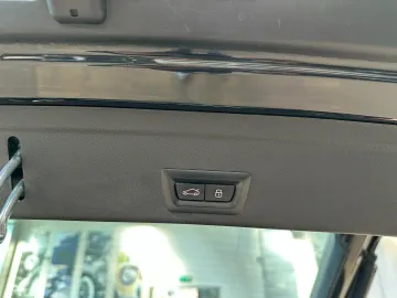 Car image 38