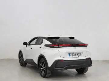 Car image 3