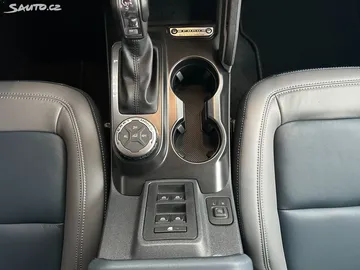 Car image 34