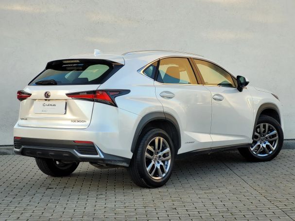 Lexus NX 300 h AWD 145 kW image number 6