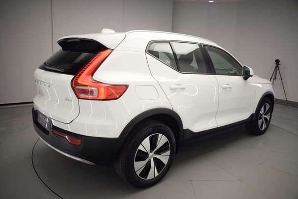 Volvo XC40 D3 Momentum Pro 110 kW image number 3