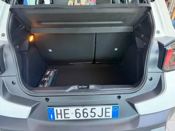 Car image 25