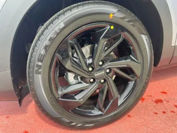 Car image 27