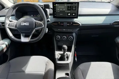 Car image 3