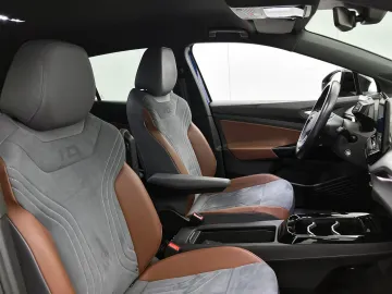 Car image 33