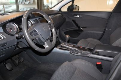 Car image 16