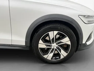 Car image 32