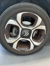 Car image 25