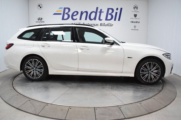 BMW 330e Touring M Sport xDrive 216 kW image number 10