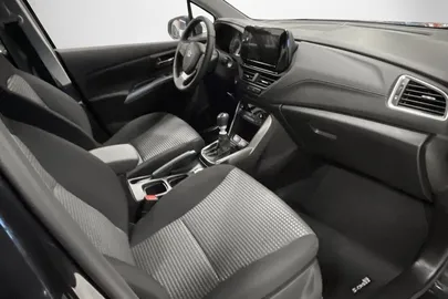 Car image 4