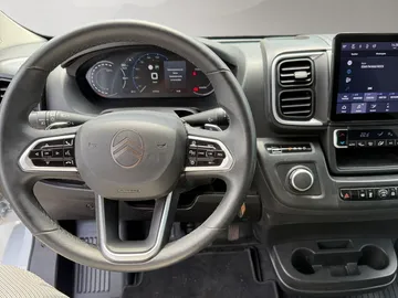 Car image 35