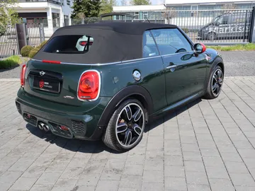 Car image 32
