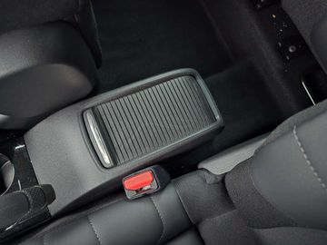 Car image 37