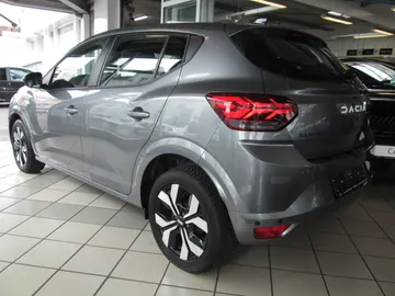 Car image 3