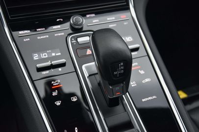 Car image 30