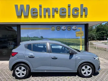 Car image 3