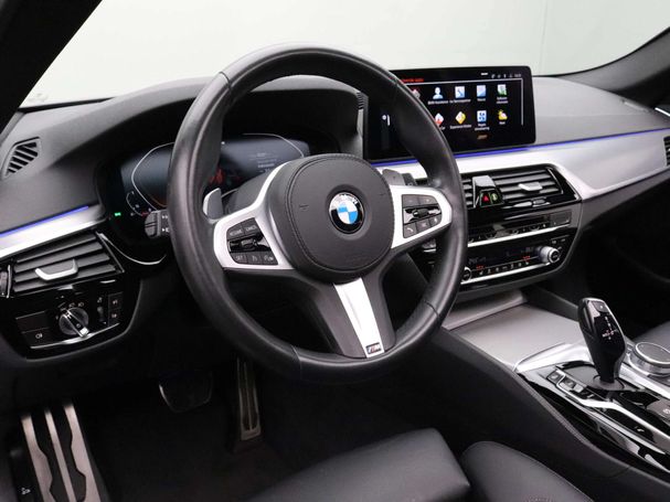 BMW 520i Touring 135 kW image number 17