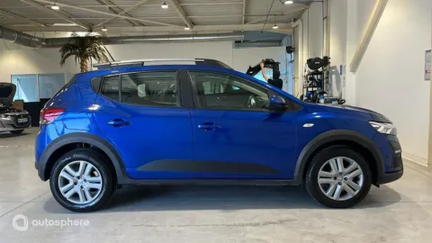 Car image 4