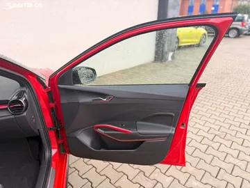 Car image 25