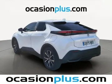 Car image 4