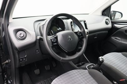 Car image 11