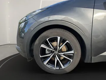 Car image 18