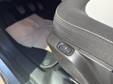 Car image 32