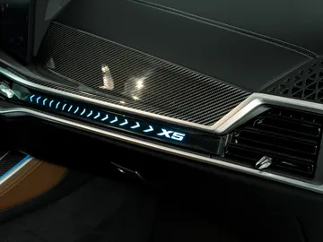 Car image 26