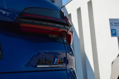 Car image 30