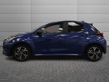Car image 4