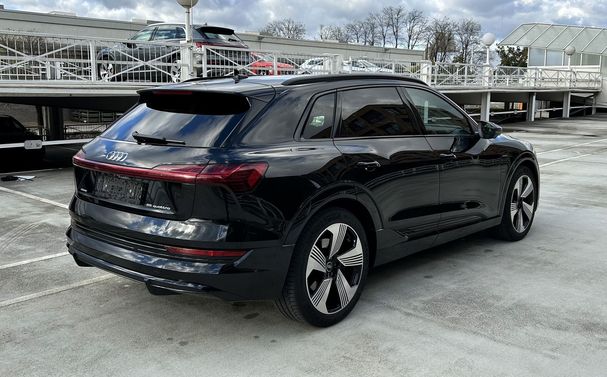 Audi e-tron 55 quattro S-line 300 kW image number 3