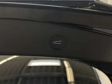 Car image 32
