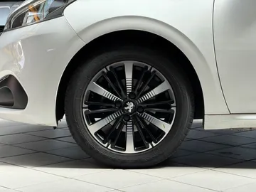 Car image 23